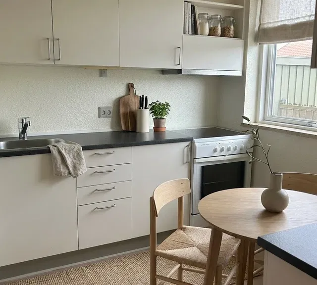 apartment Lys 2-værelses på 46 m2 med altan, parkering til 200 kr./md. og ladestander