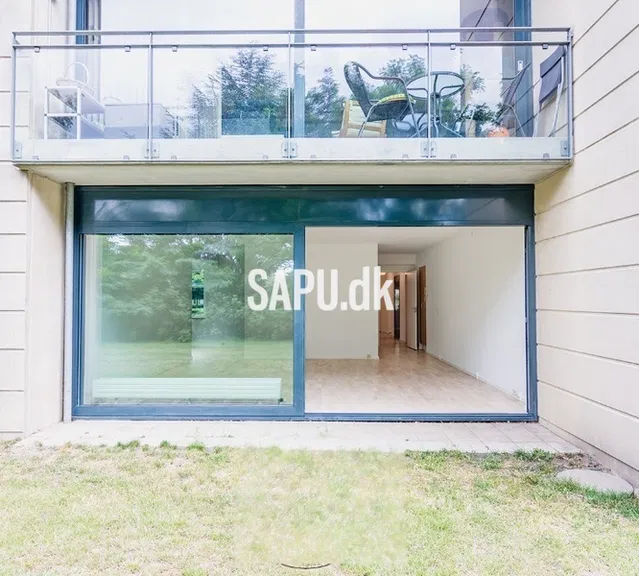 apartment Bright 4-room ground-floor apartment in Borgmesterhaven
