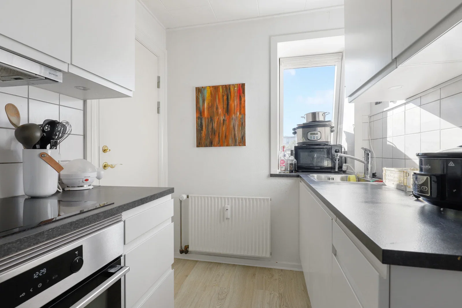 apartment Bright 2-room apartment with separate kitchen and modern bathroom – 60 m²