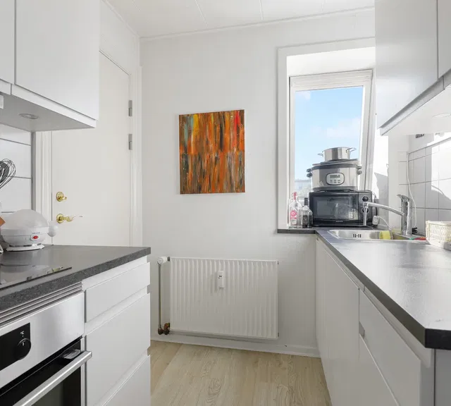 apartment Bright 2-room apartment with separate kitchen and modern bathroom – 60 m²