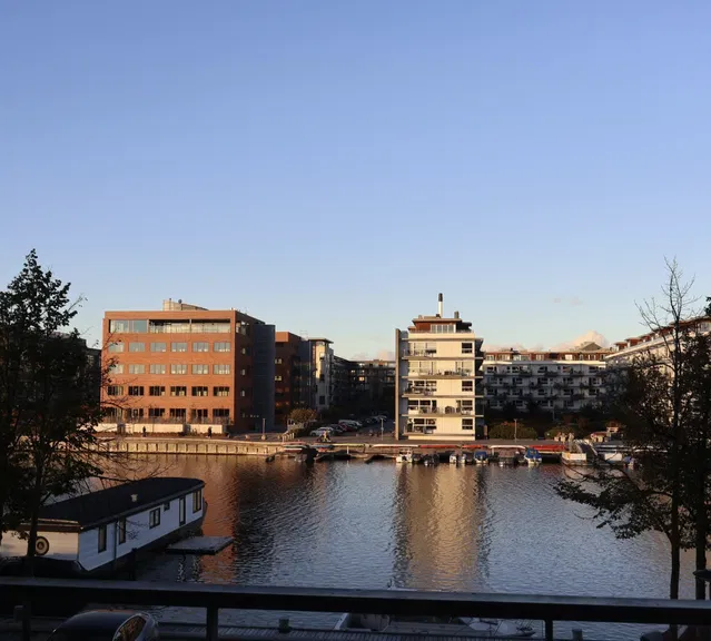 apartment Eksklusiv, fuldt møbleret lejlighed med kanaludsigt i København SV