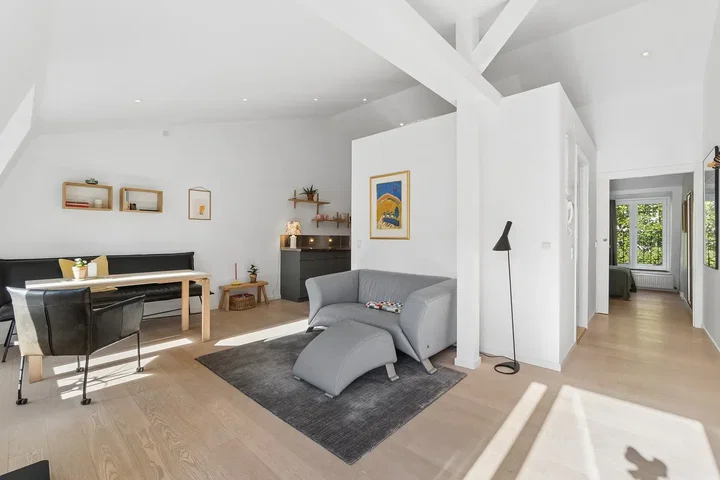 Lys 3-værelses lejlighed med fremragende indretning, beliggenhed og altan - Porcelænshaven, Frederiksberg - 0