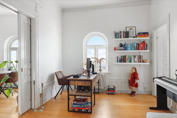 Charming 2-room apartment with arched windows, an open-plan kitchen and parking – pets allowed - Borgergade, Horsens - 0