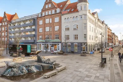 Charming 2-room apartment with arched windows, an open-plan kitchen and parking – pets allowed - Borgergade, Horsens - 4