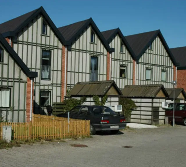 townhouse Rummelige rækkehuse med have i Hvalsø