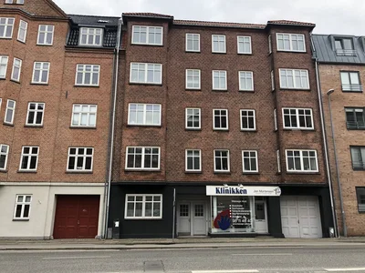 Bright and spacious 3-room apartment by the waterfront and Østre Anlæg – 89 m² with a newer HTH kitchen, brand-new windows and a layout ideal for sharing - Østerbro, Aalborg - 1