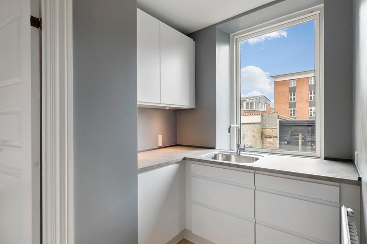 Bright 2-room apartment with modern kitchen in Vestbyen - Dannebrogsgade, Aalborg - 0