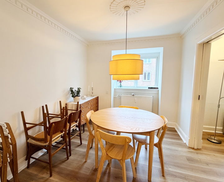 Bright and Classic 3-Room Apartment with Stucco and Bay Windows - Schleppegrellsgade, Aalborg - 4