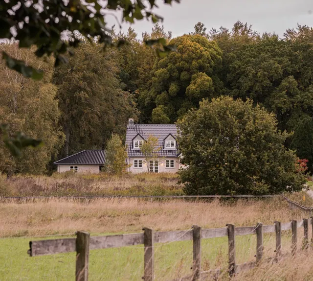 house Villa omgivet af natur ved Fredensborg