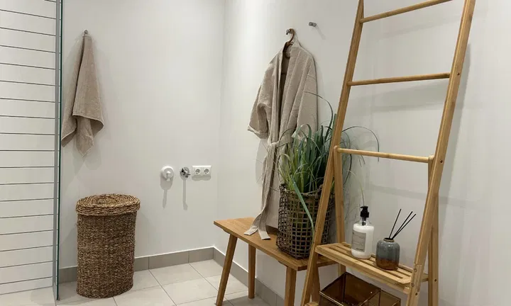 Bright three-room home with a terrace, spacious bathroom and private storage room. Great community and a good location in Holbæk. A safe choice for you aged 50+ who want a child-free home. - Rønnebærvænget, Holbæk - 4