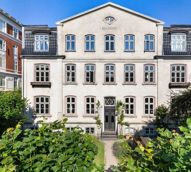 apartment Pragtfuld 5-værelses lejlighed med vestvendt altan