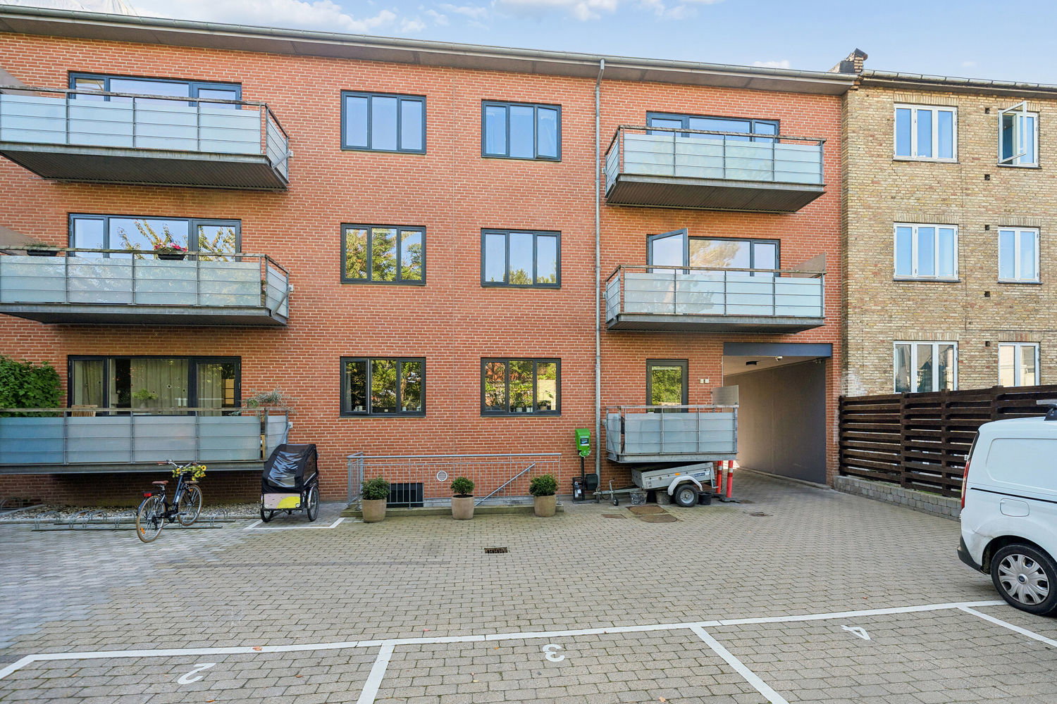 Visual presentation of the listing