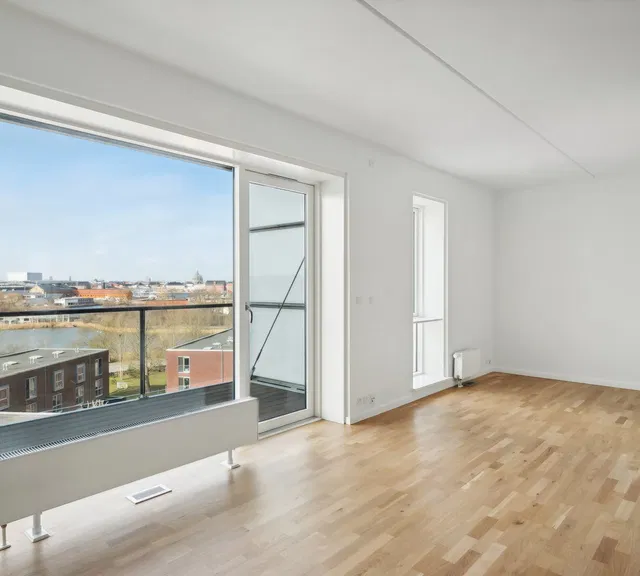 apartment Lys 3-værelses lejlighed med stor altan