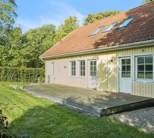 house Bright Villa with Ample Space Near Forest and Beach