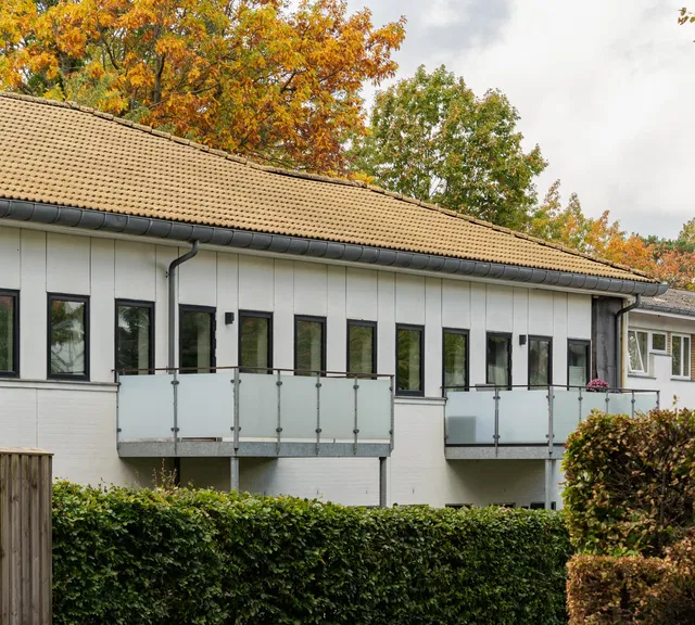apartment Rummelig, møbleret 4-værelses bolig med stor altan