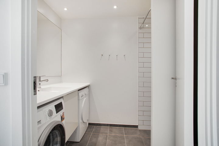 Bright 2-room apartment with spacious balcony - Else Alfelts Vej, København S - 2