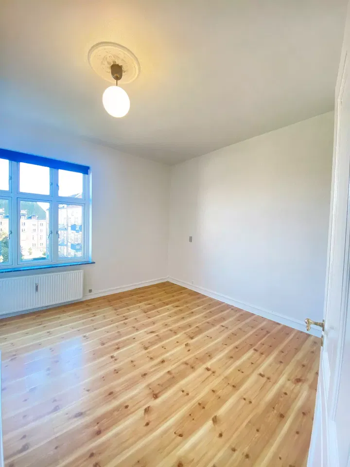 Klassisk 3-værelses med stuk, karnap og grøn gårdhave – 79 m2, delevenlig og med opvaskemaskine - Ågade, Aalborg - 3