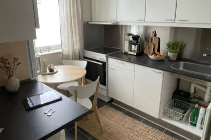 Bright 2-room apartment with balcony, parking and EV charger – close to shops, bus and sports – photo 1