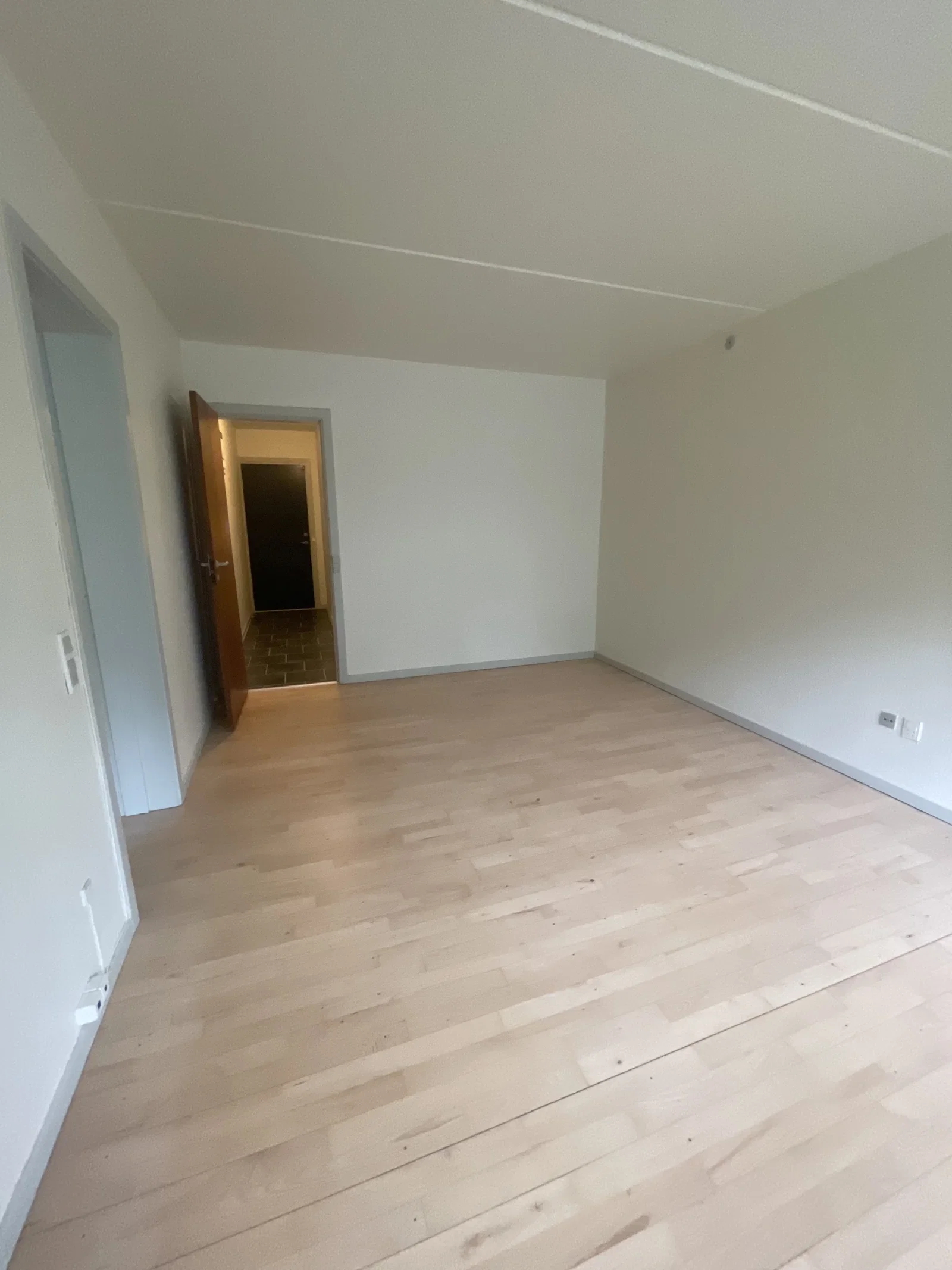 Bright 2-room apartment with balcony, parking and EV charger – close to shops, bus and sports – photo 6