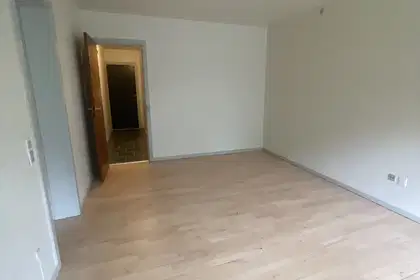 Bright 2-room apartment with balcony, parking and EV charger – close to shops, bus and sports – photo 6