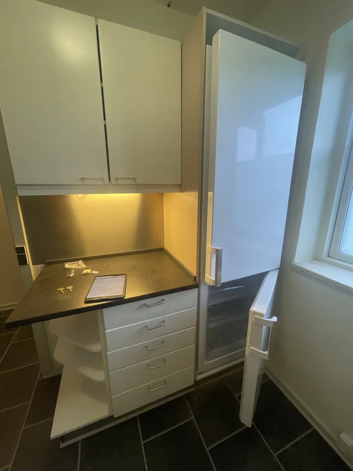 Bright 2-room apartment with balcony, parking and EV charger – close to shops, bus and sports – photo 3