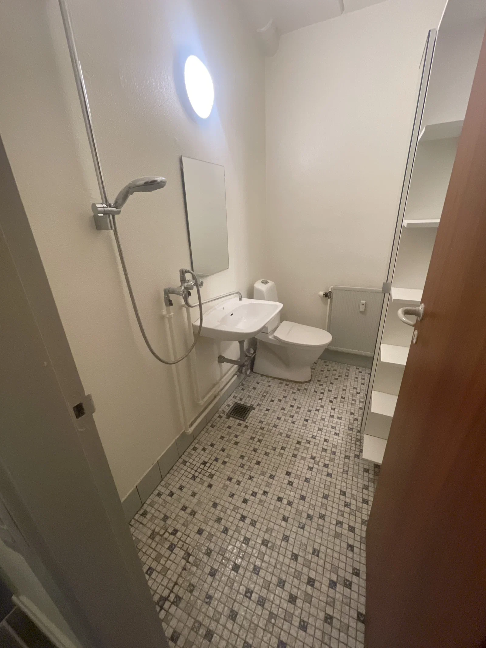 Bright 2-room apartment with balcony, parking and EV charger – close to shops, bus and sports – photo 13