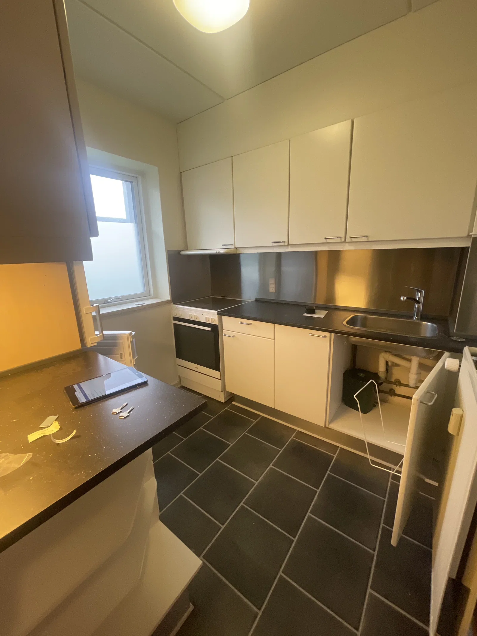 Bright 2-room apartment with balcony, parking and EV charger – close to shops, bus and sports – photo 2