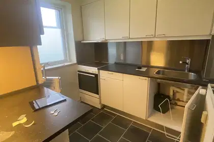 Bright 2-room apartment with balcony, parking and EV charger – close to shops, bus and sports – photo 2
