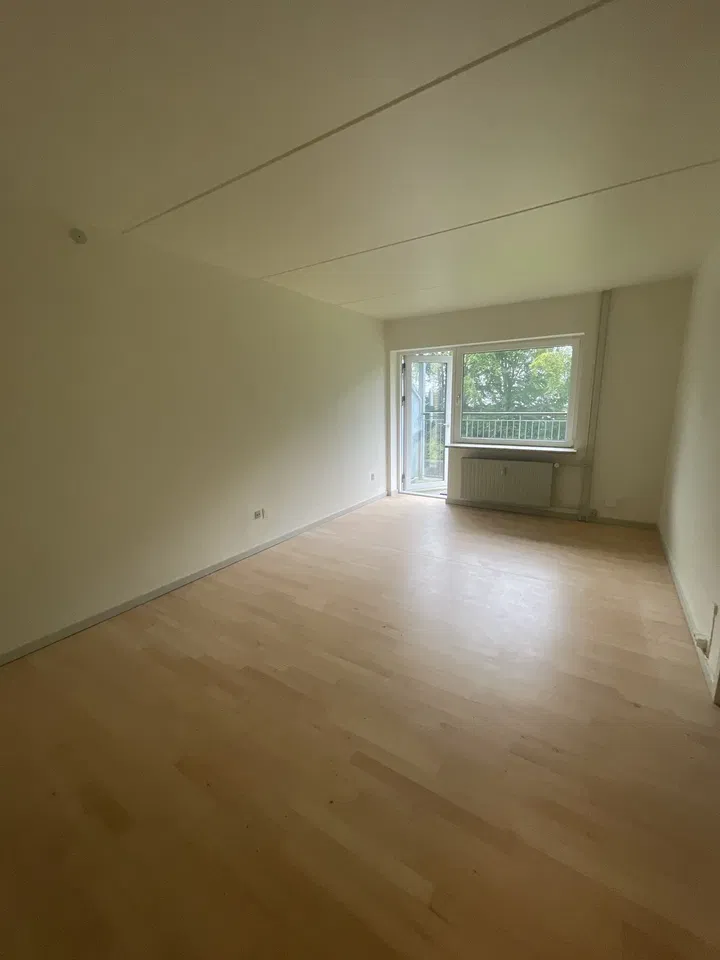 Bright 2-room apartment with balcony, parking and EV charger – close to shops, bus and sports – photo 5