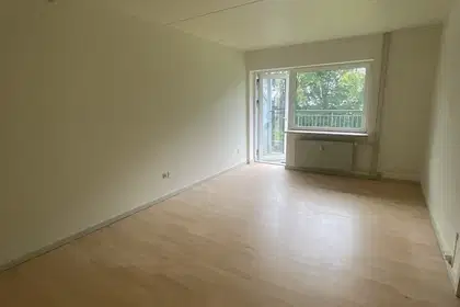 Bright 2-room apartment with balcony, parking and EV charger – close to shops, bus and sports – photo 5