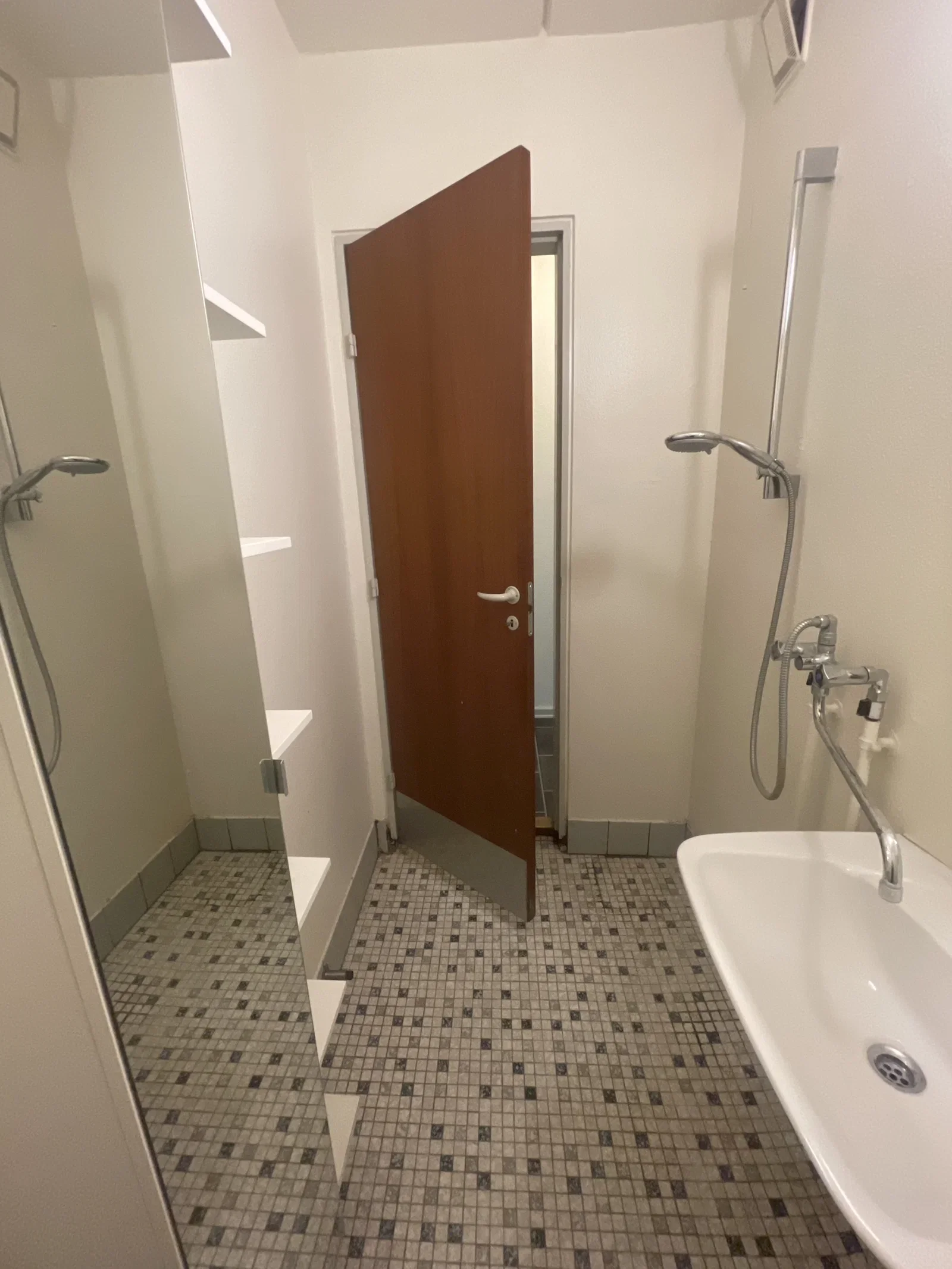 Bright 2-room apartment with balcony, parking and EV charger – close to shops, bus and sports – photo 14