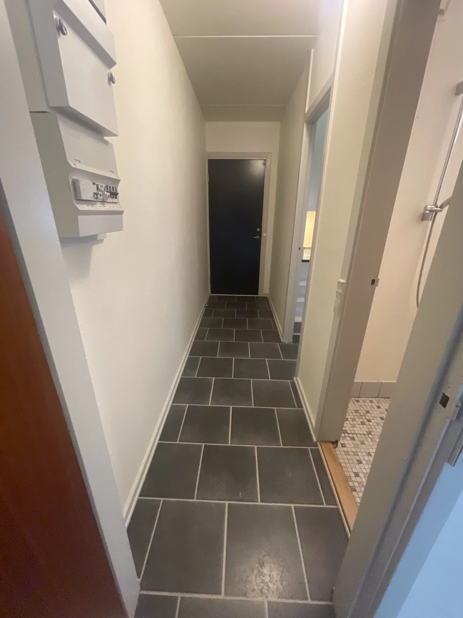Bright 2-room apartment with balcony, parking and EV charger – close to shops, bus and sports – photo 11