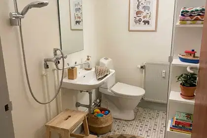 Bright 2-room apartment with balcony, parking and EV charger – close to shops, bus and sports – photo 12
