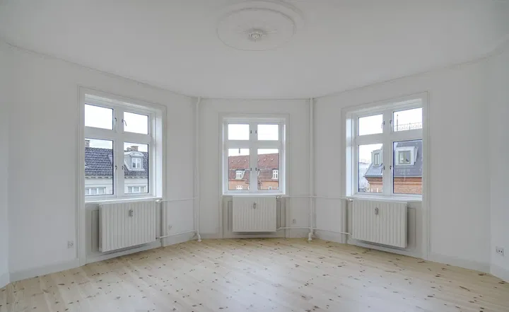 Herskabelig 5-værelses lejlighed på 138 m² i København S – billede 1