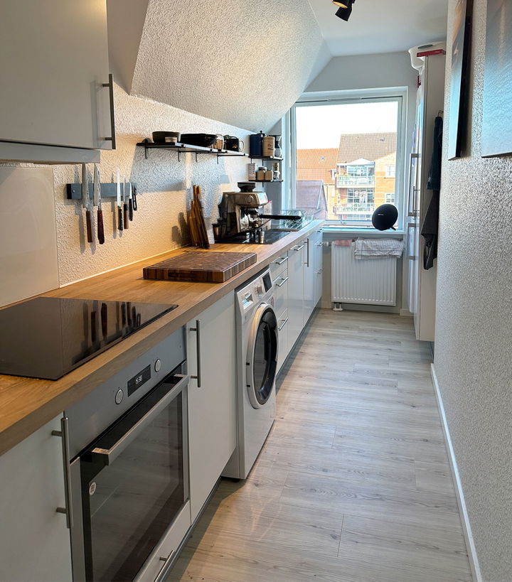 Nyrenoveret og moderne lejlighed på attraktiv beliggenhed! – billede 1