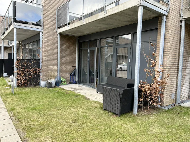 Lys og moderne 2-værelses med flot køkken og bad – billede 3