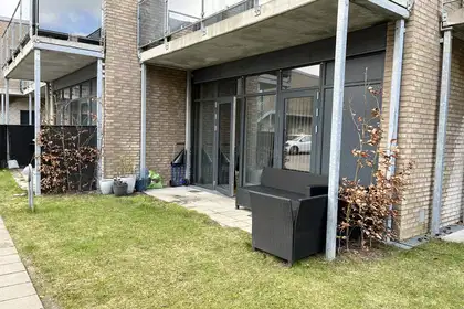 Lys og moderne 2-værelses med flot køkken og bad – billede 3
