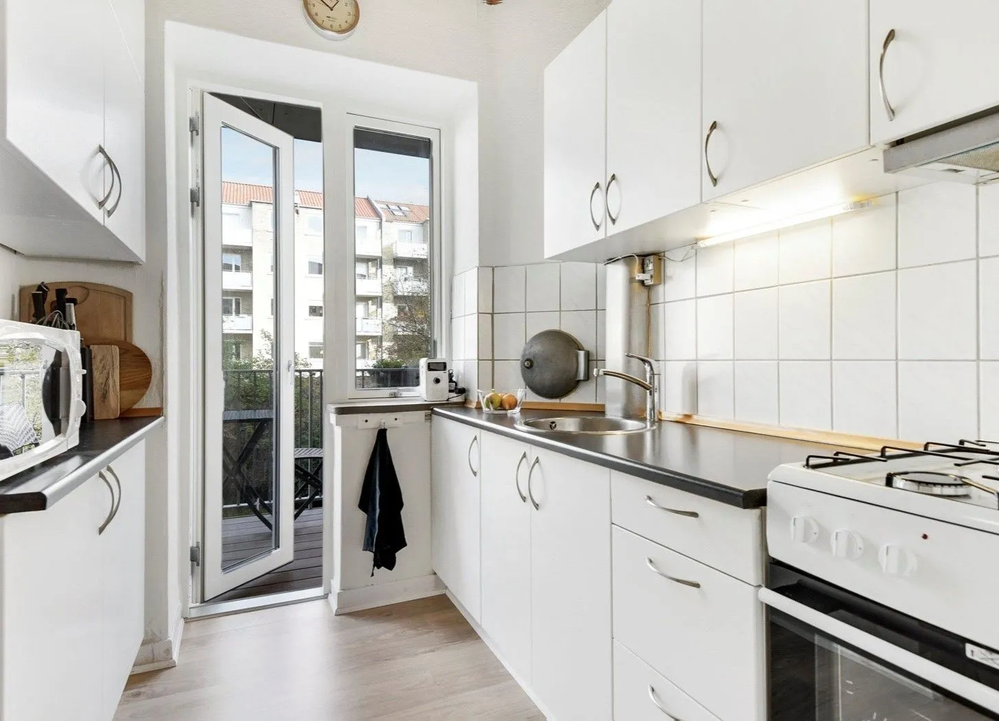 Bright 2-room apartment with balcony on Færøgade – photo 2
