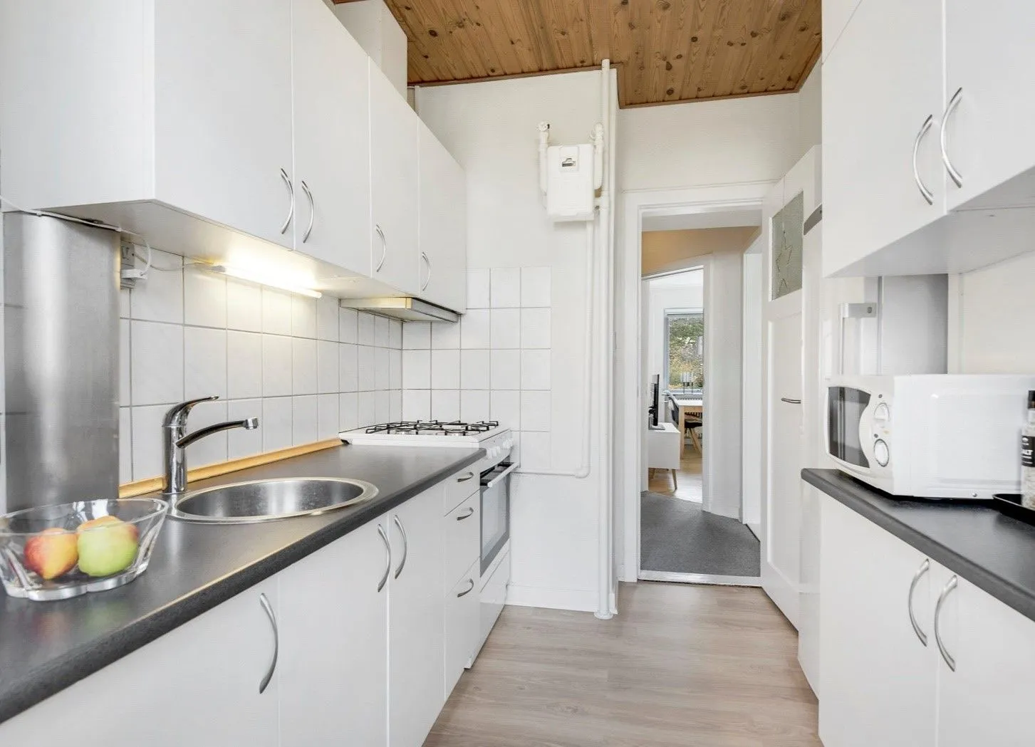 Bright 2-room apartment with balcony on Færøgade – photo 9