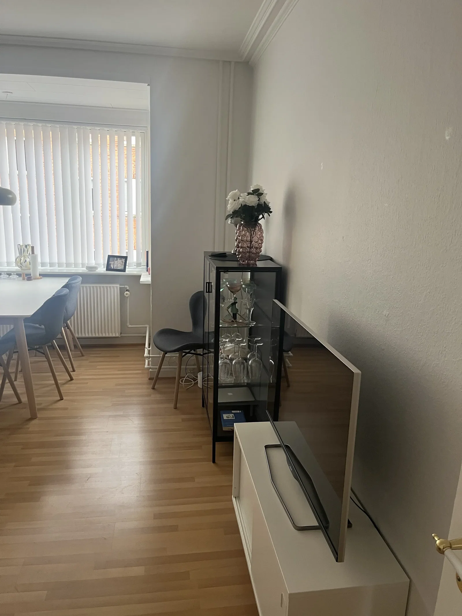 Bright and cosy 2-room apartment with bay window – photo 4