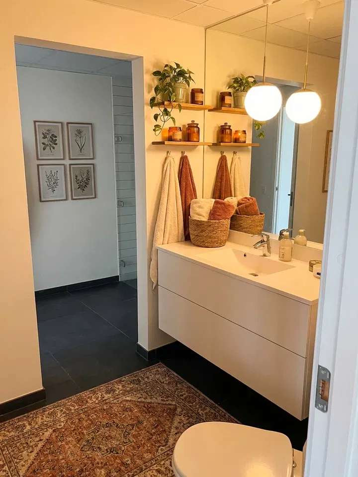 Bright and high-ceilinged 3-room apartment of 125 m² with balcony, elevator and parking – suitable for sharing and senior-friendly – photo 5