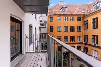 Uden bopælspligt - Boheme. Hedonist. Playboy. Leveperson. Moderne nomade. Altså hør lige her … – billede 12