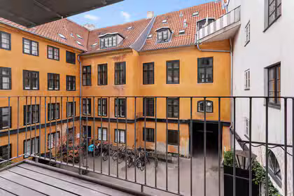 Uden bopælspligt - Boheme. Hedonist. Playboy. Leveperson. Moderne nomade. Altså hør lige her … – billede 13
