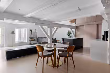 Uden bopælspligt - Boheme. Hedonist. Playboy. Leveperson. Moderne nomade. Altså hør lige her … – billede 8