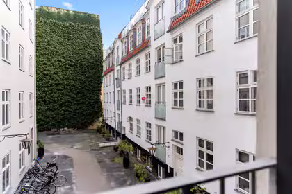 Uden bopælspligt - Boheme. Hedonist. Playboy. Leveperson. Moderne nomade. Altså hør lige her … – billede 19