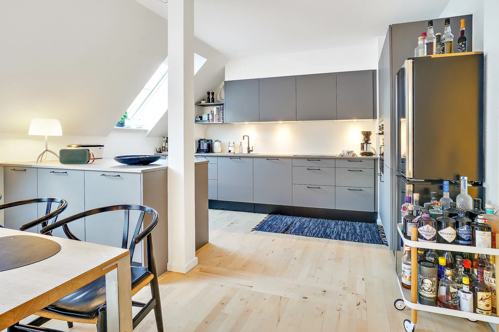 Bright and modern 3-room, 90 m² with a stylish kitchen, skylights and attractive shared facilities – photo 2