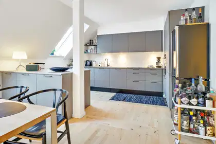 Bright and modern 3-room, 90 m² with a stylish kitchen, skylights and attractive shared facilities – photo 2