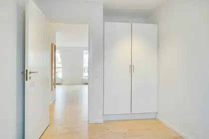 Bright and modern 3-room, 90 m² with a stylish kitchen, skylights and attractive shared facilities – photo 10