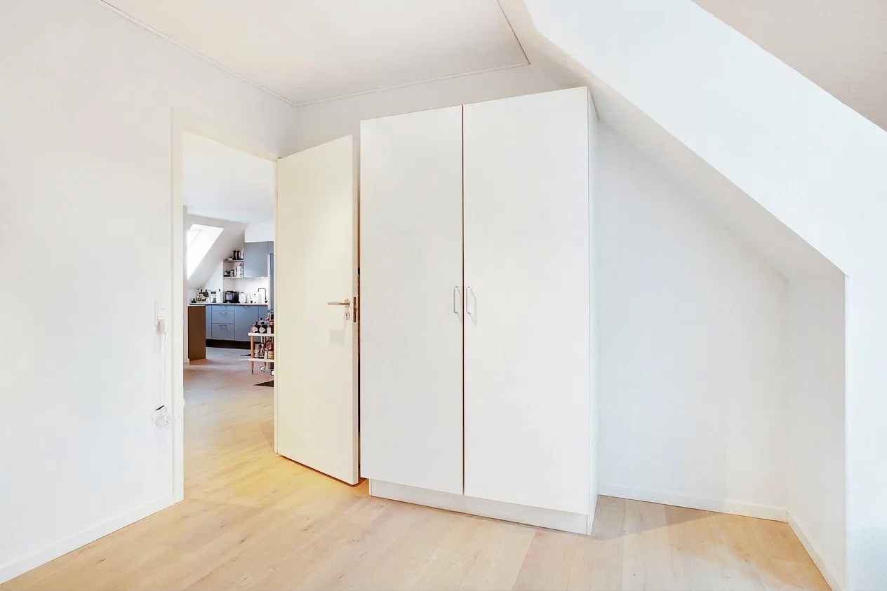 Bright and modern 3-room, 90 m² with a stylish kitchen, skylights and attractive shared facilities – photo 9