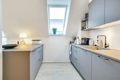 Bright and modern 3-room, 90 m² with a stylish kitchen, skylights and attractive shared facilities – photo 3